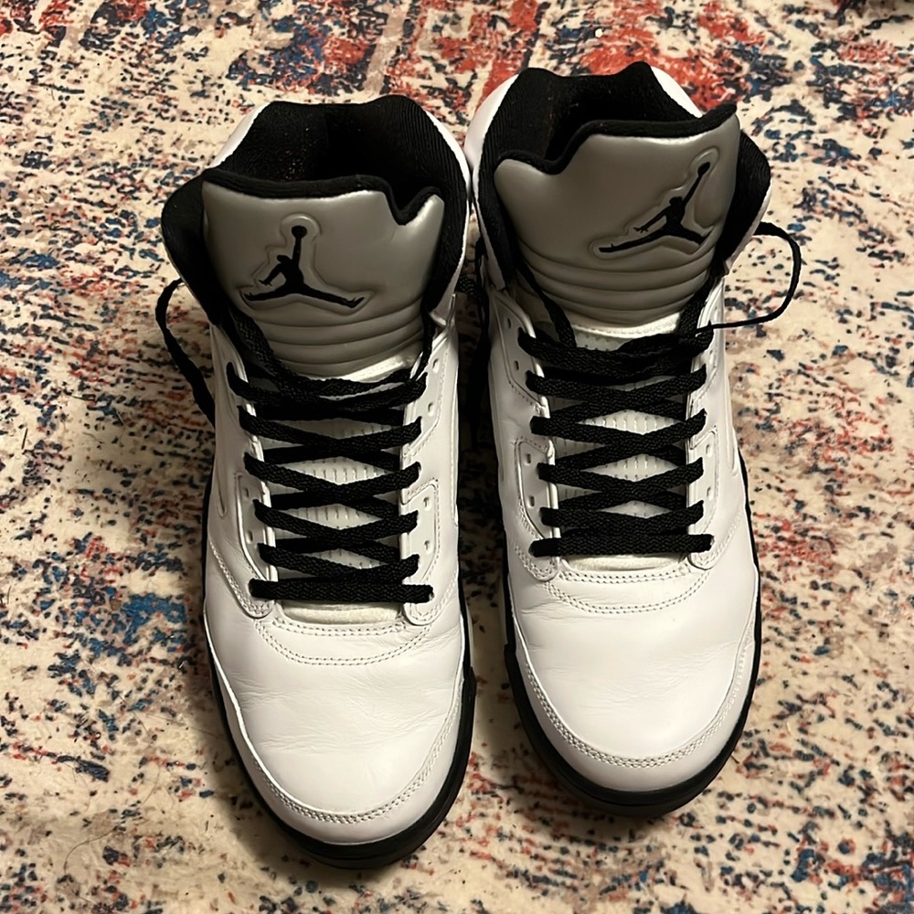 Air Jordan Retro 5 basketball shoes “Black and White”